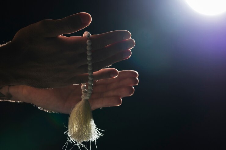 A pair of hands making du'a